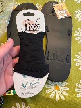 NWT Sseko Designs Ribbon Sandals with Black Straps - Size 7